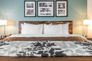 Room #184874314 at Sleep Inn & Suites Cumberland - LaVale