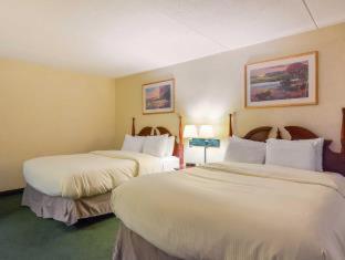Room #49236312 at Clarion Inn Harpers Ferry - Charles Town