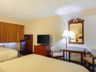 Room #49236312 at Clarion Inn Harpers Ferry - Charles Town