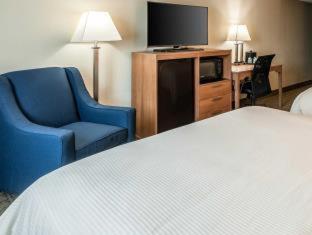 Room #49236312 at Clarion Inn Harpers Ferry - Charles Town