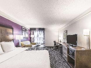 Room #42866609 at La Quinta Inn & Suites by Wyndham Cincinnati Sharonville