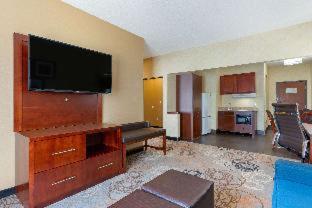 Room #31997108 at Holiday Inn Express & Suites Southfield Detroit by IHG
