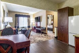 Room #31997108 at Holiday Inn Express & Suites Southfield Detroit by IHG