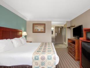 Room #18273421 at Red Lion Inn & Suites Houston IAH Airport
