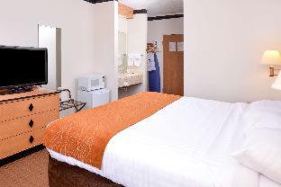 Room #53258221 at Americas Best Value Inn & Suites Atlantic
