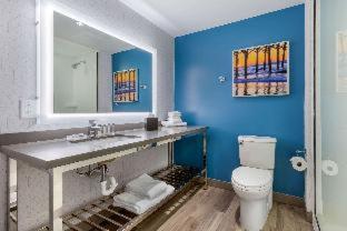 Room #388995813 at DoubleTree by Hilton Charleston Riverview