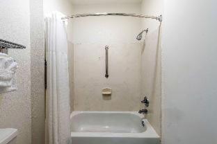 Room #214805909 at Motel 6 Fort Worth, TX – I-35 & I-20