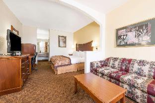 Room #214805910 at Motel 6 Fort Worth, TX – I-35 & I-20