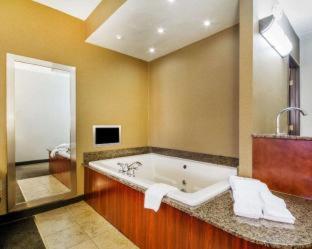 Room #49228420 at Comfort Suites Green Bay West