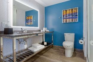 Room #388995815 at DoubleTree by Hilton Charleston Riverview