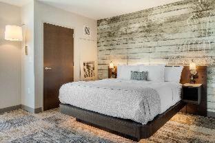 Room #388995815 at DoubleTree by Hilton Charleston Riverview