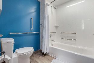 Room #388995818 at DoubleTree by Hilton Charleston Riverview