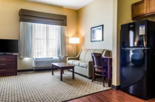 Room #273363207 at MainStay Suites Hackberry Sportsman's Lodge