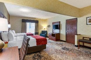 Room #31997112 at Holiday Inn Express & Suites Southfield Detroit by IHG