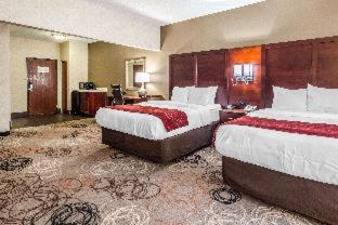 Room #31997112 at Holiday Inn Express & Suites Southfield Detroit by IHG