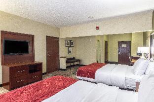Room #31997112 at Holiday Inn Express & Suites Southfield Detroit by IHG