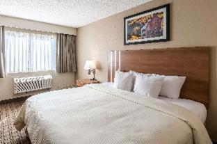 Room #49236314 at Clarion Inn Harpers Ferry - Charles Town
