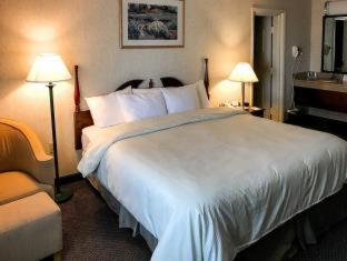 Room #49236314 at Clarion Inn Harpers Ferry - Charles Town