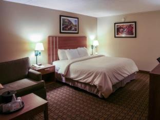Room #49236314 at Clarion Inn Harpers Ferry - Charles Town