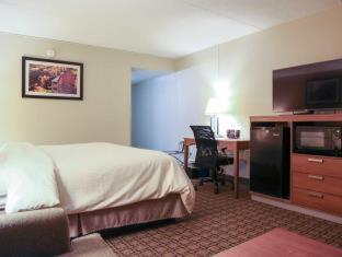 Room #49236314 at Clarion Inn Harpers Ferry - Charles Town
