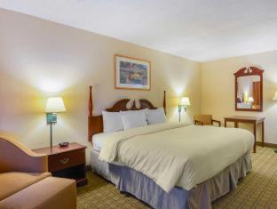Room #49236314 at Clarion Inn Harpers Ferry - Charles Town