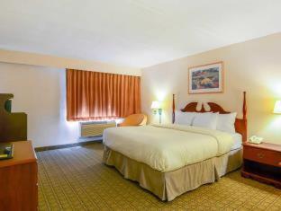 Room #49236314 at Clarion Inn Harpers Ferry - Charles Town