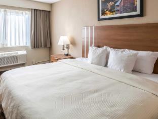 Room #49236314 at Clarion Inn Harpers Ferry - Charles Town