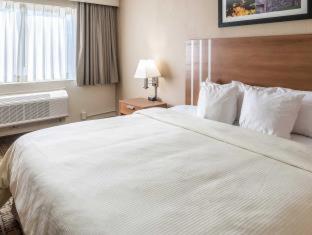 Room #49236314 at Clarion Inn Harpers Ferry - Charles Town