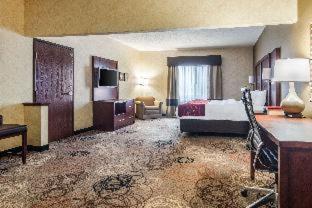 Room #31997113 at Holiday Inn Express & Suites Southfield Detroit by IHG