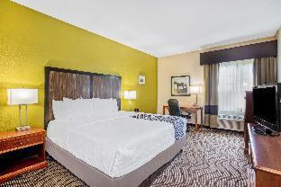 Room #46507923 at La Quinta Inn & Suites by Wyndham Corpus Christi Northwest