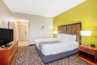 Room #46507923 at La Quinta Inn & Suites by Wyndham Corpus Christi Northwest
