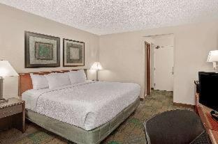 1 Queen Bed, Mobility/Hearing Accessible Room , Roll-in Shower, Non-Smoking at La Quinta Inn & Suites by Wyndham Des Moines West Clive