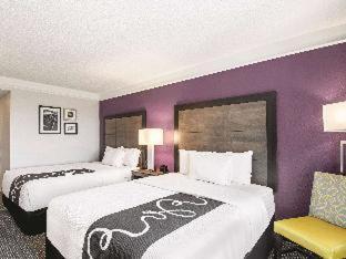 Room #42866613 at La Quinta Inn & Suites by Wyndham Cincinnati Sharonville