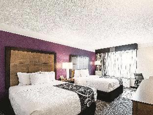 Room #42866613 at La Quinta Inn & Suites by Wyndham Cincinnati Sharonville