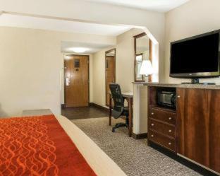 Room #25013426 at Comfort Inn Grove City - Columbus South