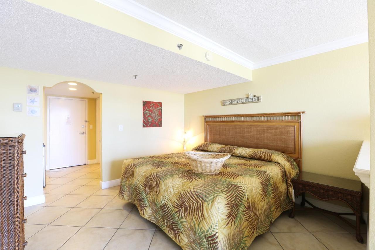 King Studio with Pool View at Barefoot Beach Club