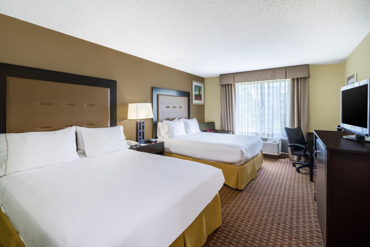 Queen Room with Two Queen Beds - Non-Smoking at Holiday Inn Express North East by IHG