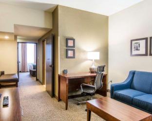 Room #27469310 at Comfort Suites Fredericksburg South