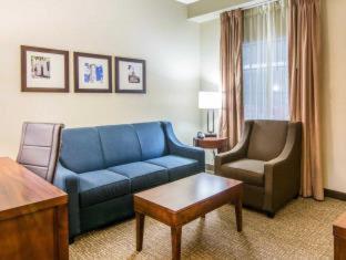 Room #27469311 at Comfort Suites Fredericksburg South