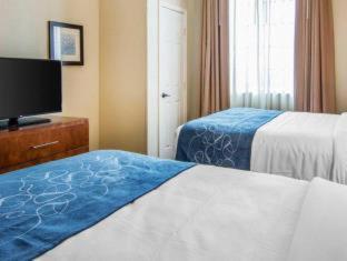Room #27469311 at Comfort Suites Fredericksburg South