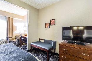 Room #49076706 at Comfort Suites Pineville - Ballantyne Area