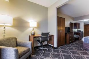 Room #49076707 at Comfort Suites Pineville - Ballantyne Area