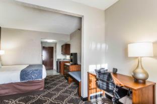 Room #49076707 at Comfort Suites Pineville - Ballantyne Area