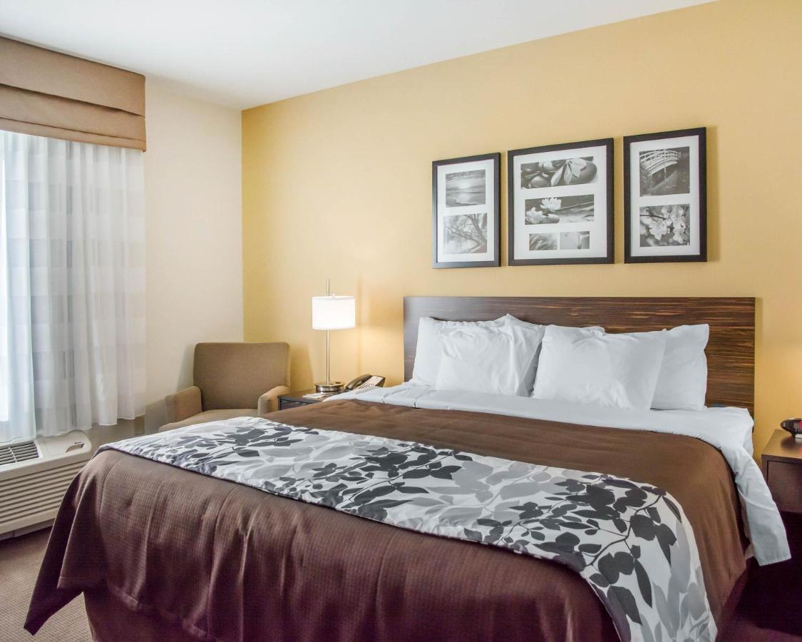Standard King Non Smoking at Sleep Inn & Suites Parkersburg - Mineral Wells