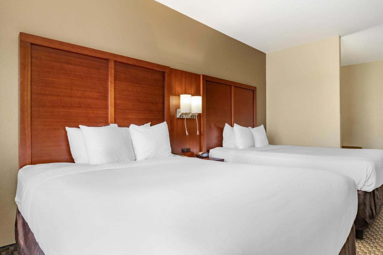 Queen Suite with Two Queen Beds - Accessible/Non-Smoking at Comfort Suites Medical Center near Six Flags