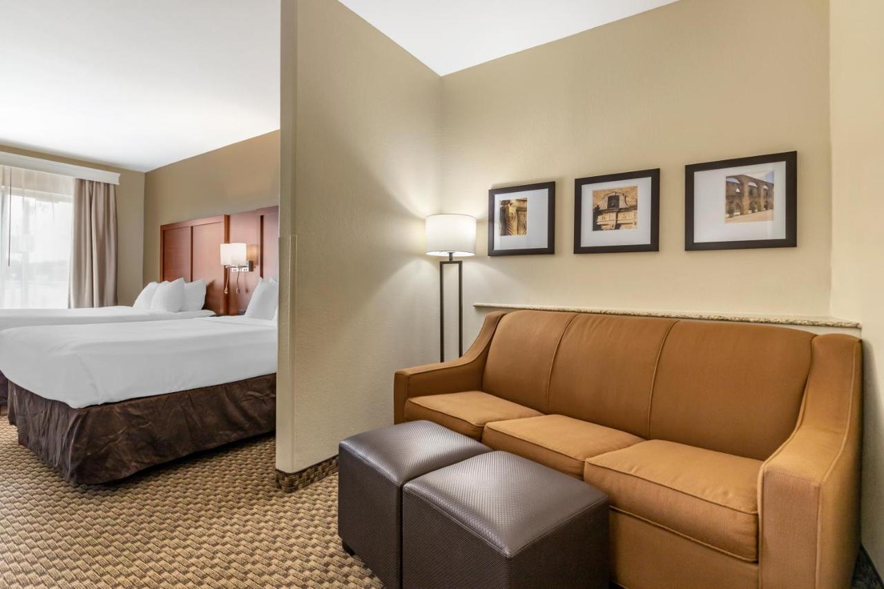 Queen Suite with Two Queen Beds - Accessible/Non-Smoking at Comfort Suites Medical Center near Six Flags