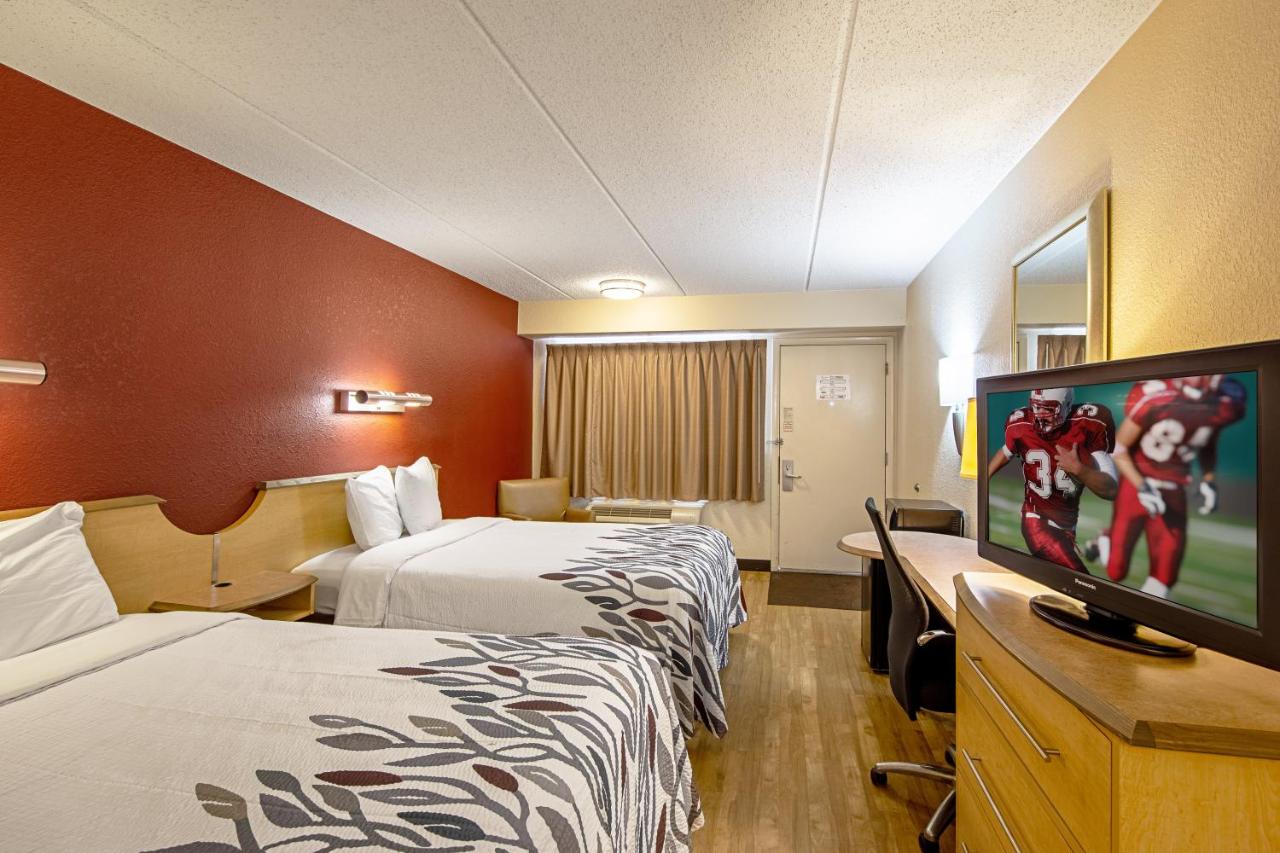 Deluxe Double Room with Two Double Beds - Smoke Free at Red Roof Inn Hilton Head Island