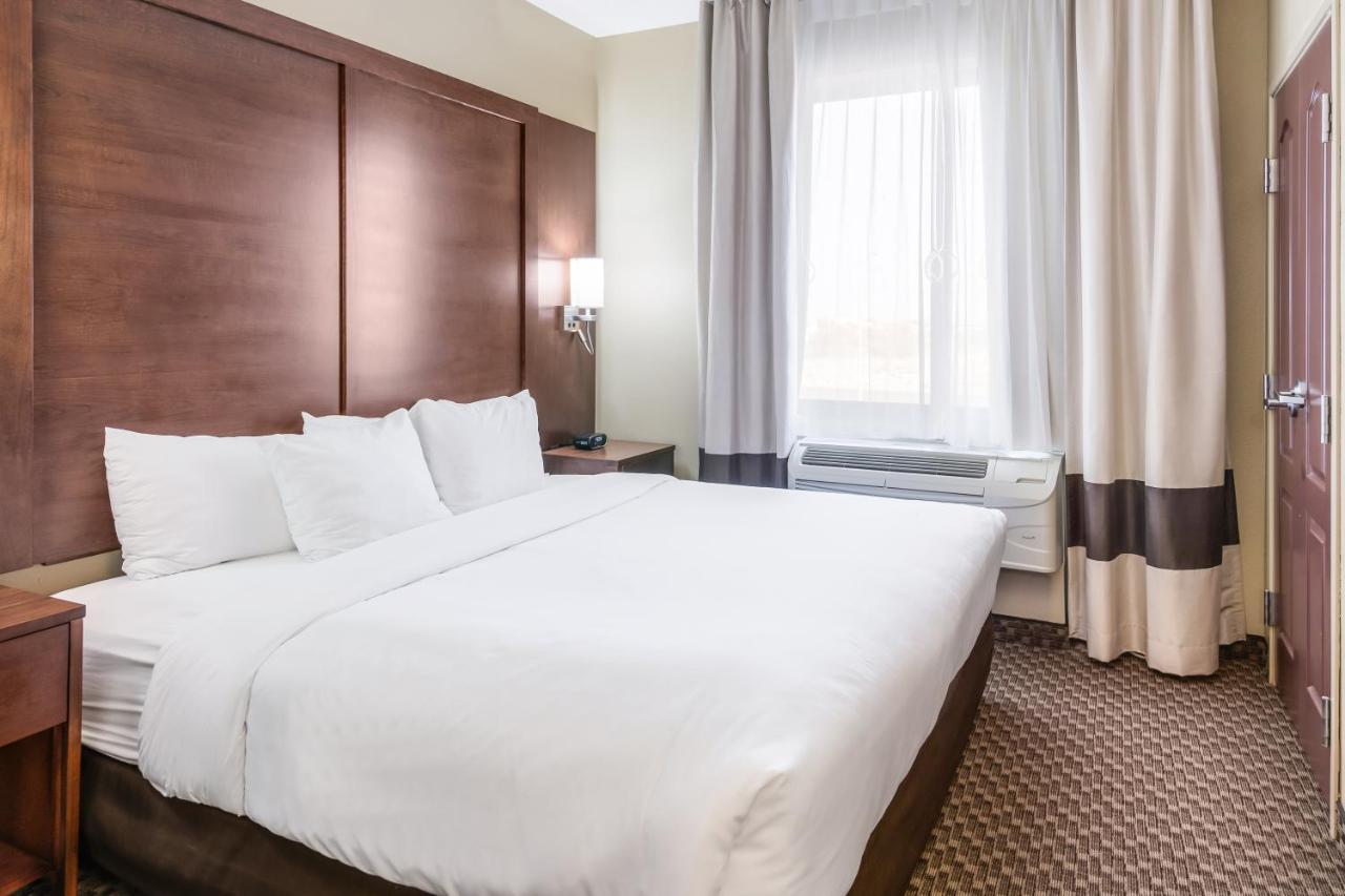 King Suite with Roll-in-Shower - Accessible/Non-Smoking at Comfort Suites Fort Stockton