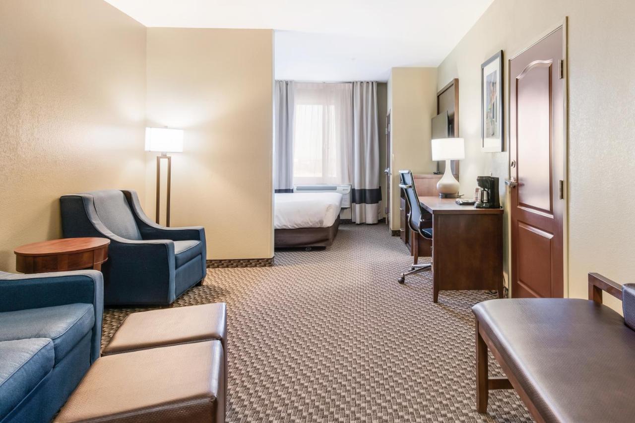King Suite with Roll-in-Shower - Accessible/Non-Smoking at Comfort Suites Fort Stockton