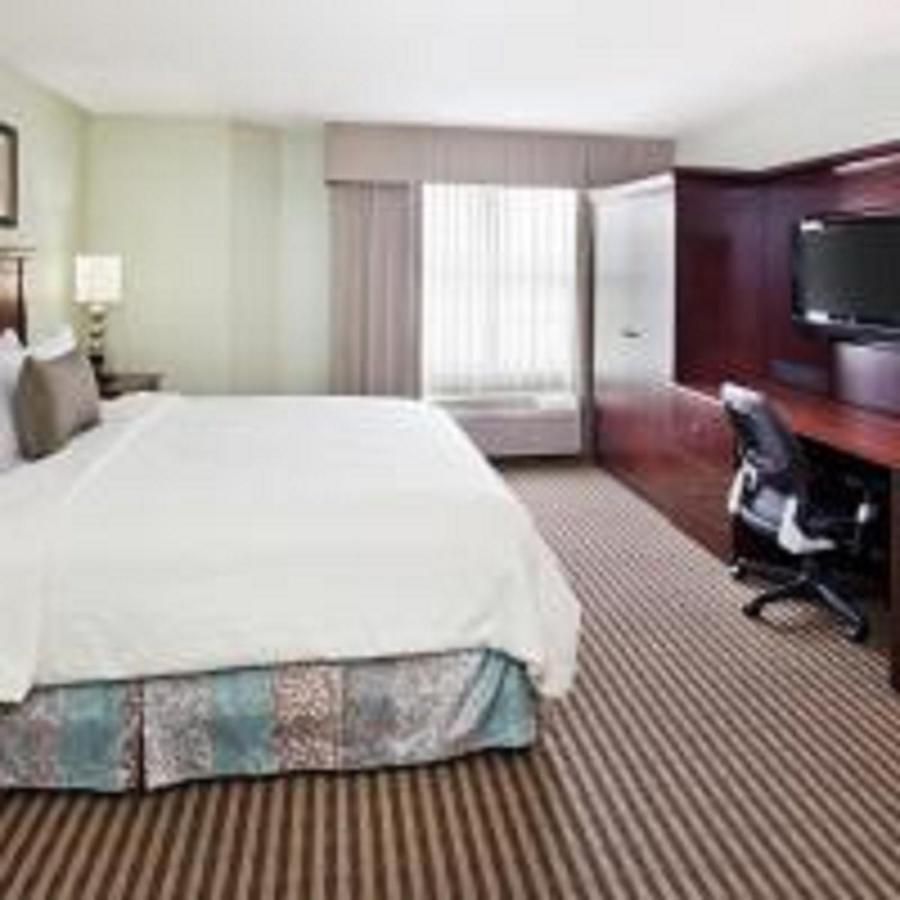 Suite - Mobility Access Roll in Shower/Non-Smoking at Holiday Inn Express & Suites Atlanta Buckhead by IHG
